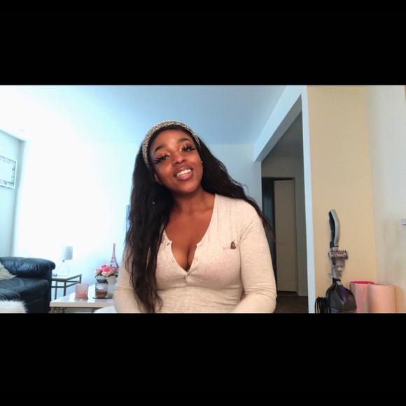 Custom “SLEEPYHEAD” logo onesie - Picture 2 of 9